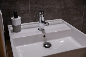 bathroom sink with faucet おしゃれな洗面台