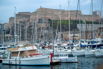 Fort dominant le port de Marseille