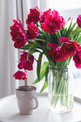 Fototapeta na wymiar pink tulips in a vase
