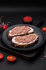 Delicious sandwiches consisting of grilled toast, canned tuna and cream cheese