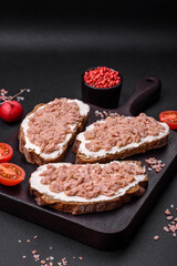Delicious sandwiches consisting of grilled toast, canned tuna and cream cheese