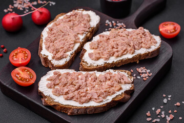 Delicious sandwiches consisting of grilled toast, canned tuna and cream cheese