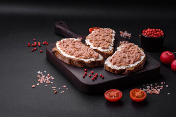 Delicious sandwiches consisting of grilled toast, canned tuna and cream cheese