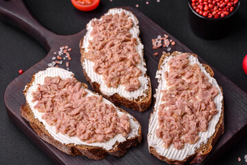 Delicious sandwiches consisting of grilled toast, canned tuna and cream cheese
