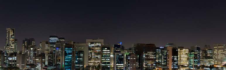 Vista noturna do bairro da Vila Olimpia e Itaim Bibi, São Paulo, Brasil