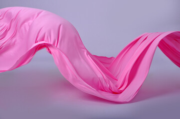 tecido púrpura em movimento 