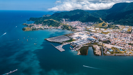 Ilha Oceano Atlântico Paisagem Ilhabela São Paulo MSC Cruzeiro Navio Cargueiro Porto São Sebastião Balsa Céu Mar Navegação Navegar Transporte Aquatico Litoral Férias Viagem Viajar Turismo Drone Aéreo 