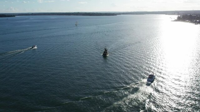 vista aeria de pessoas praticando esporte no lago paranoa em Brasilia - Brasil