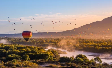 Fototapete Morgen mit Nebel Albuquerque International Balloon Fiesta Mass Ascension at Sunrise, Hot Air Balloons 