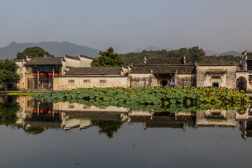 Fototapeta na wymiar Houses of Hongcun village reflecting in South lake, Anhui province, China