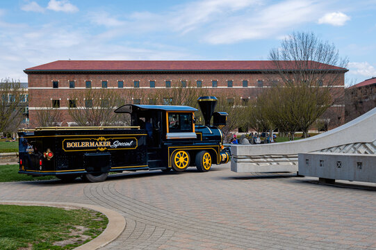 Boilermakers train at Purdue University in running under a sunny day