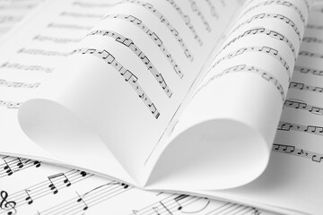 Naklejka premium Sheets of paper with music notes as background, closeup