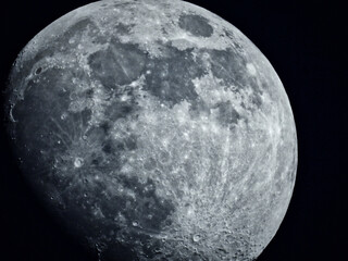 Der Mond