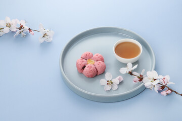 Obraz na płótnie Canvas cup of tea with flowers