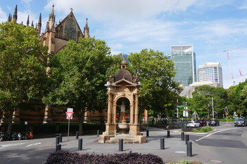 Fototapeta na wymiar Brunnen Frazer Fountain und historische viktorianische Architektur in der City von Sydney