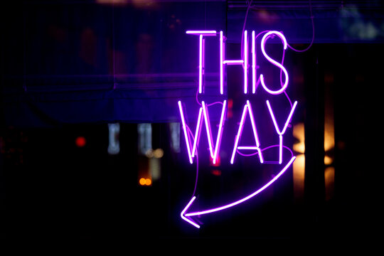 This way - Neon light