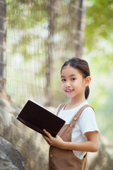 Fototapeta premium The girl is having a fun field trip to the zoo and took notes.