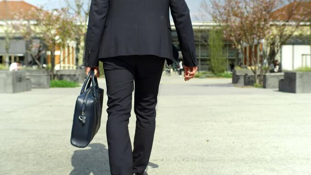 homme d'affaires, marchant, ville, personne, marche, urbain, gar&ccedil;on, dehors, riche, richesse, btc, bitcoin, argent, business, cartable, rue, convenable, gens, affaires, devise, confiance, mode de vie,
