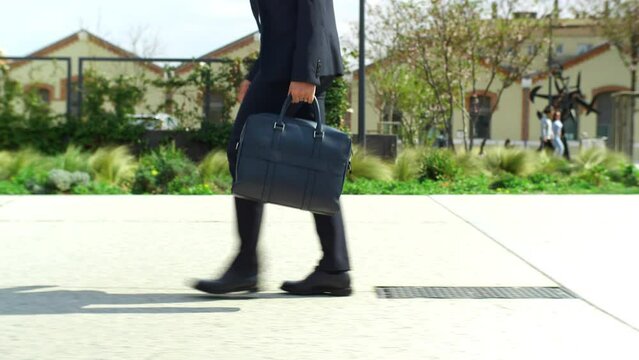 homme d'affaires, marchant, ville, personne, marche, urbain, gar&ccedil;on, dehors, riche, richesse, btc, bitcoin, argent, business, cartable, rue, convenable, gens, affaires, devise, confiance, mode de vie,