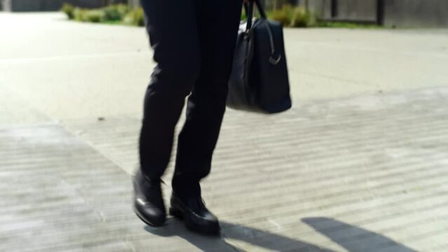 homme d'affaires, marchant, ville, personne, marche, urbain, gar&ccedil;on, dehors, riche, richesse, btc, bitcoin, argent, business, cartable, rue, convenable, gens, affaires, devise, confiance, mode de vie,