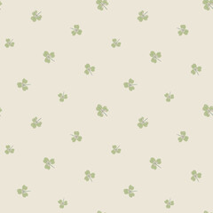 Clover leaf pattern vectpr background. Seamless backdrop with hand drawn shamrock motifs. Neutral scattered botanical repeat in ecru beige sage green. Boho foliage loose print for baby, gender neutral