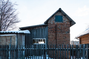 Obraz premium old country house in the snow