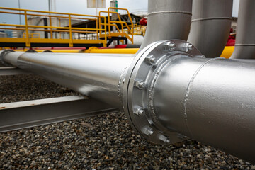 Pipe line flowing gray flange oil
