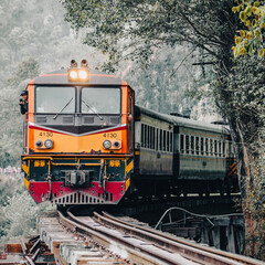 Le train de la mort à Kanchanaburi, Thailande