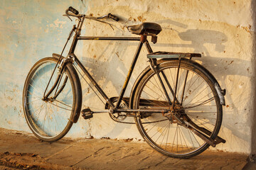 Fototapeta na wymiar Old Indian bicycle in the street of India