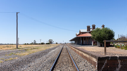Verlassener Bahnhof Serviceton in der Einsamkeit Australiens