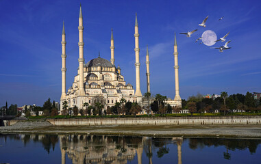 Fototapeta na wymiar adana Sabancı mosque near the seyhan river