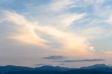 きれいな透き通る青空と雲