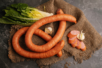 Country sausage with lettuce and garlic