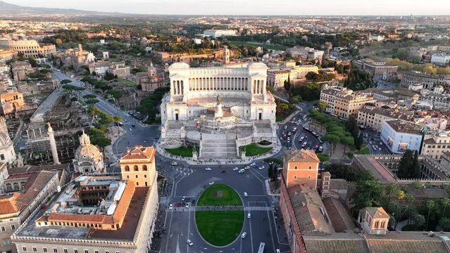 l'Altare della Patria e il foro romano a Roma, Italia
Vista aerea del Milite Ignito detto anche Vittoriano.