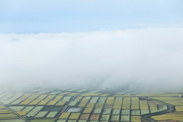 雲の下に広がる田園模様