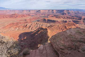 hiking the dead horse trail in dead horse point state park in utah, usa