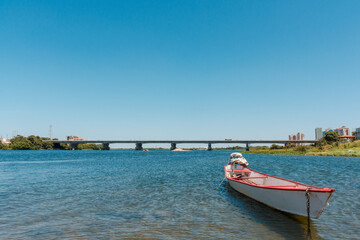 Fototapeta na wymiar fishing boat under the blue sky