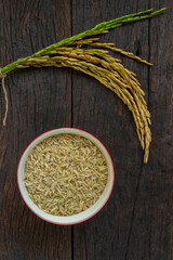 Whole grain rice uncooked long brown rice In the cup