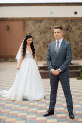 the first meeting of the bride and groom in the courtyard of the hotel