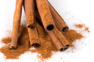 cinnamon sticks with powder