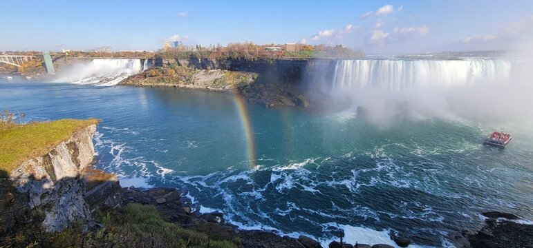 Panoramic shot of The Whirlpool Trail of Niagara Falls, Canada. © Alejandro Montemayor/Wirestock Creators