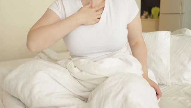 woman itches, skin dermatitis, allergies, itching