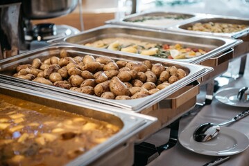 Warm main courses as a buffet