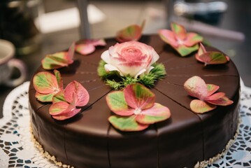 Obraz na płótnie Canvas Closeup of a chocolate cake with flowers