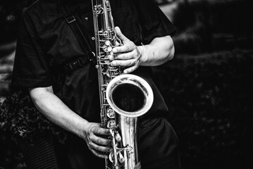 Obraz premium Greyscale shot of a person playing the saxophone