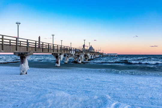 Foto zu รูปภาพ"Spaziergang – เลือกดูภาพถ่ายสต็อก เวกเตอร์ และวิดีโอ87,074 