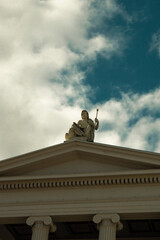 Obraz premium statue on the roof