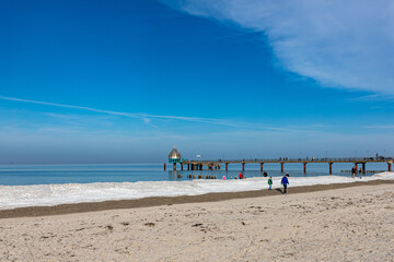 Winterzauber, Zingster Strand mit Eisschollen..