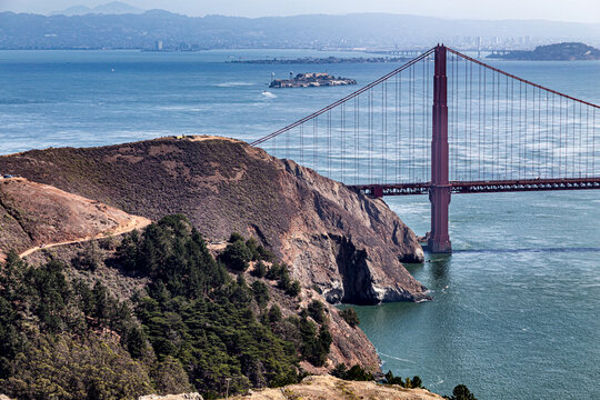 golden gate bridge and alkatraz