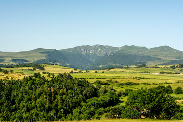 Fototapeta na wymiar Vallée de Chaudefour et massif du Sancy, Parc naturel régional des Volcans d'Auvergne. Puy de Dome département. Auvergne Rhône Alpes. France